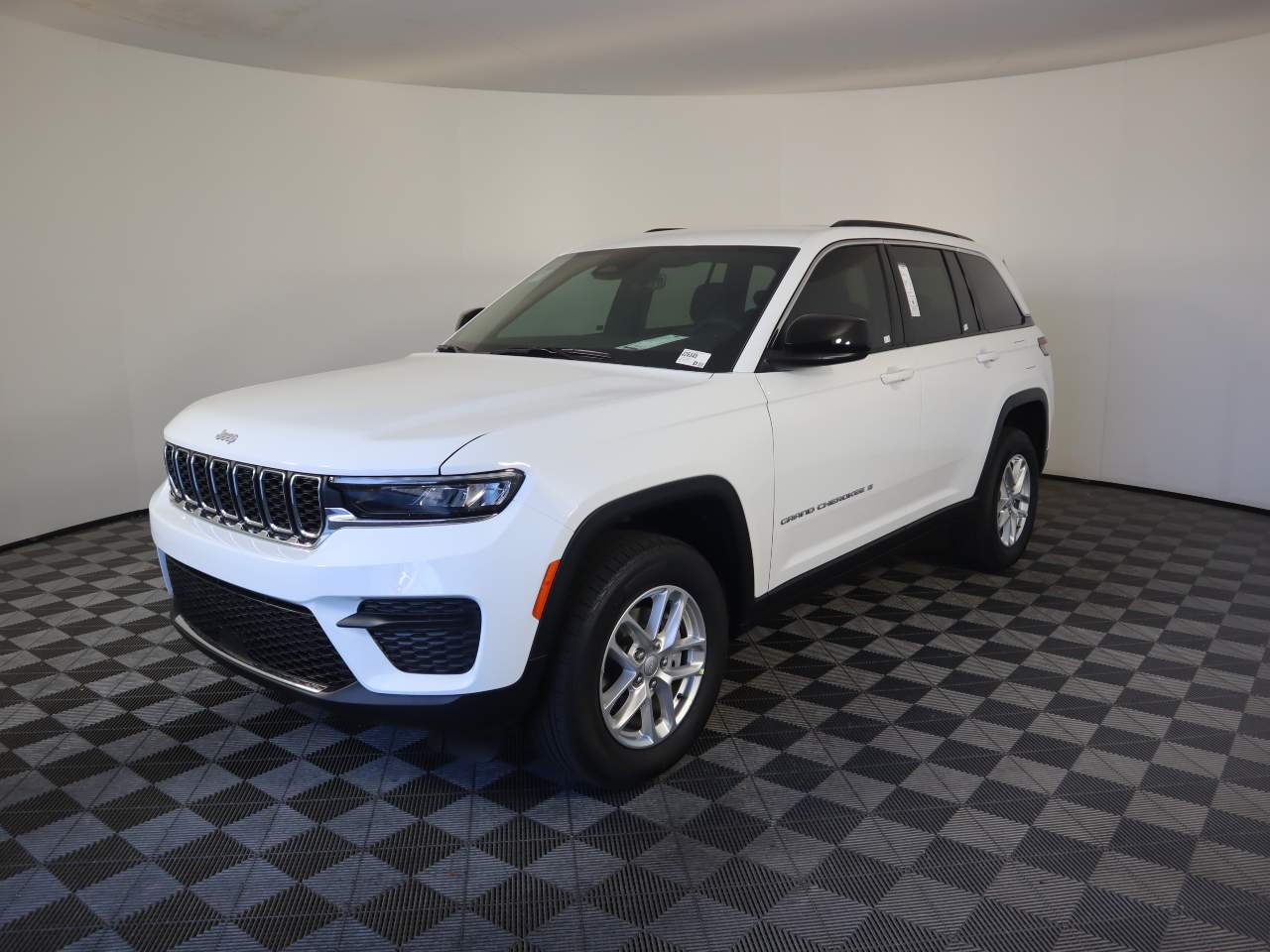 2026 Jeep Grand Cherokee Laredo 4x4's photo