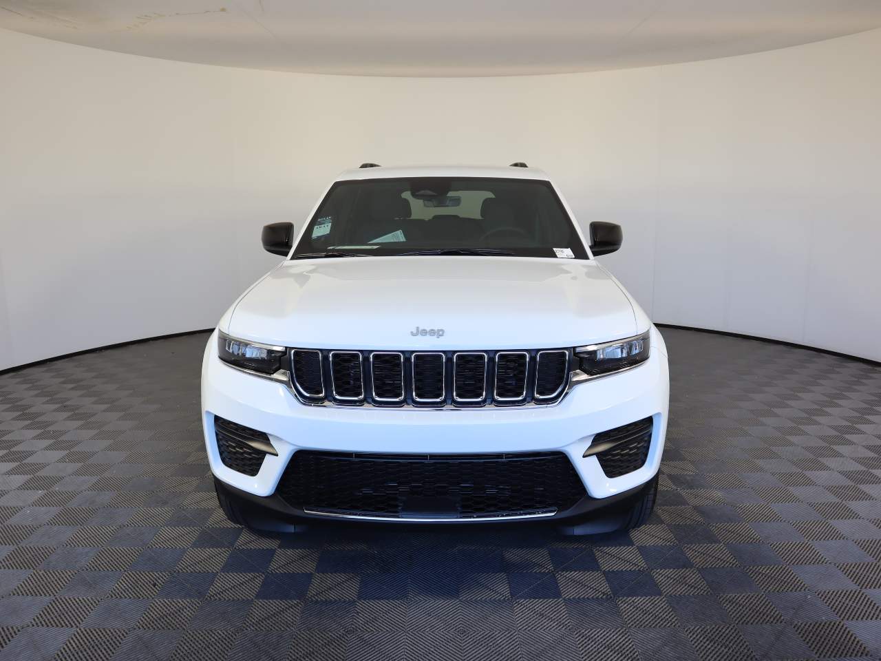 2027 Jeep Grand Cherokee Laredo