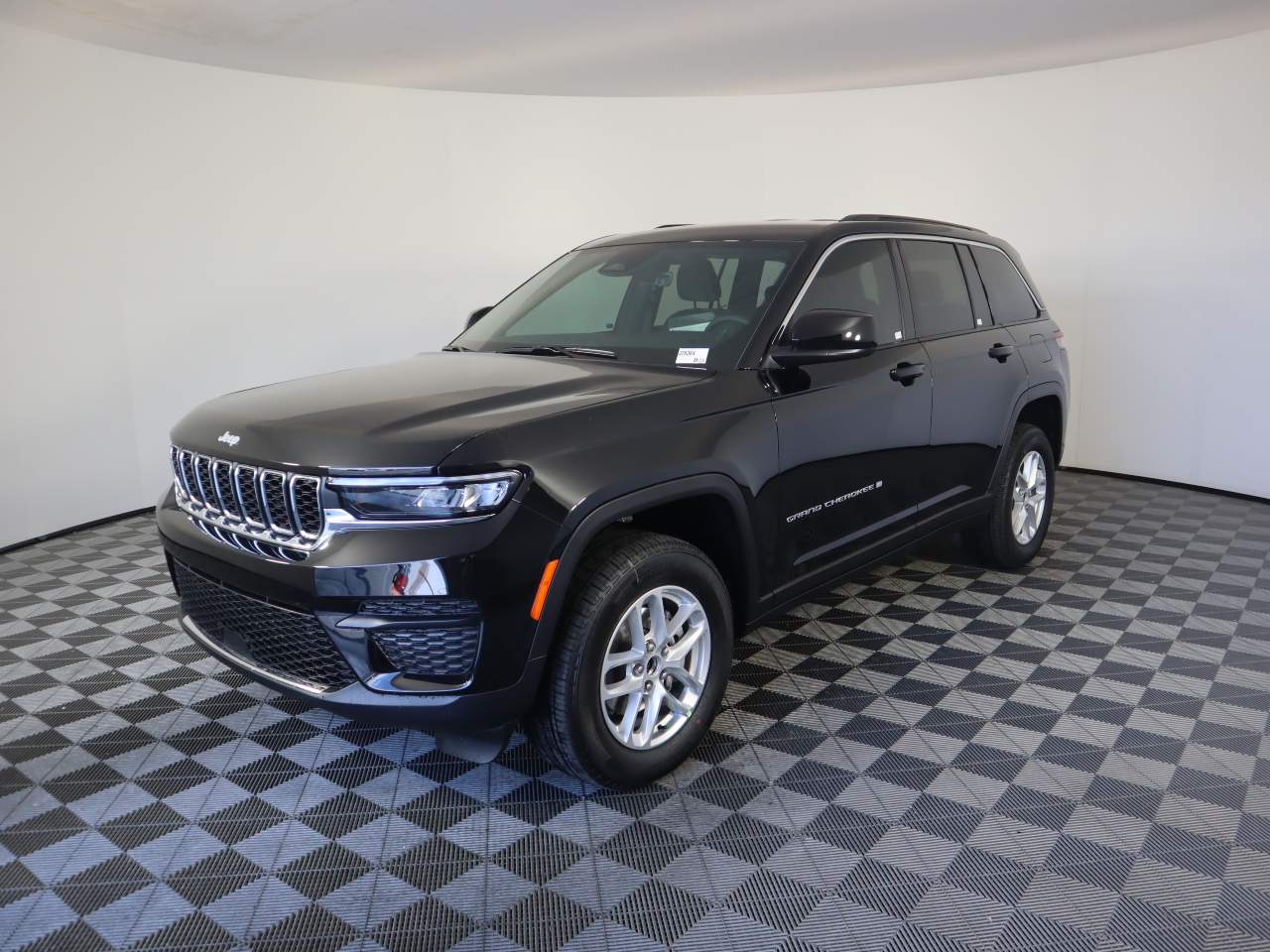 2026 Jeep Grand Cherokee Laredo 4x4's photo