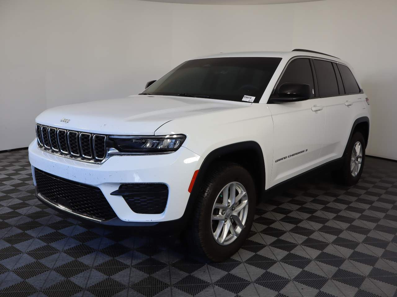 2025 Jeep Grand Cherokee Laredo X 4x4's photo