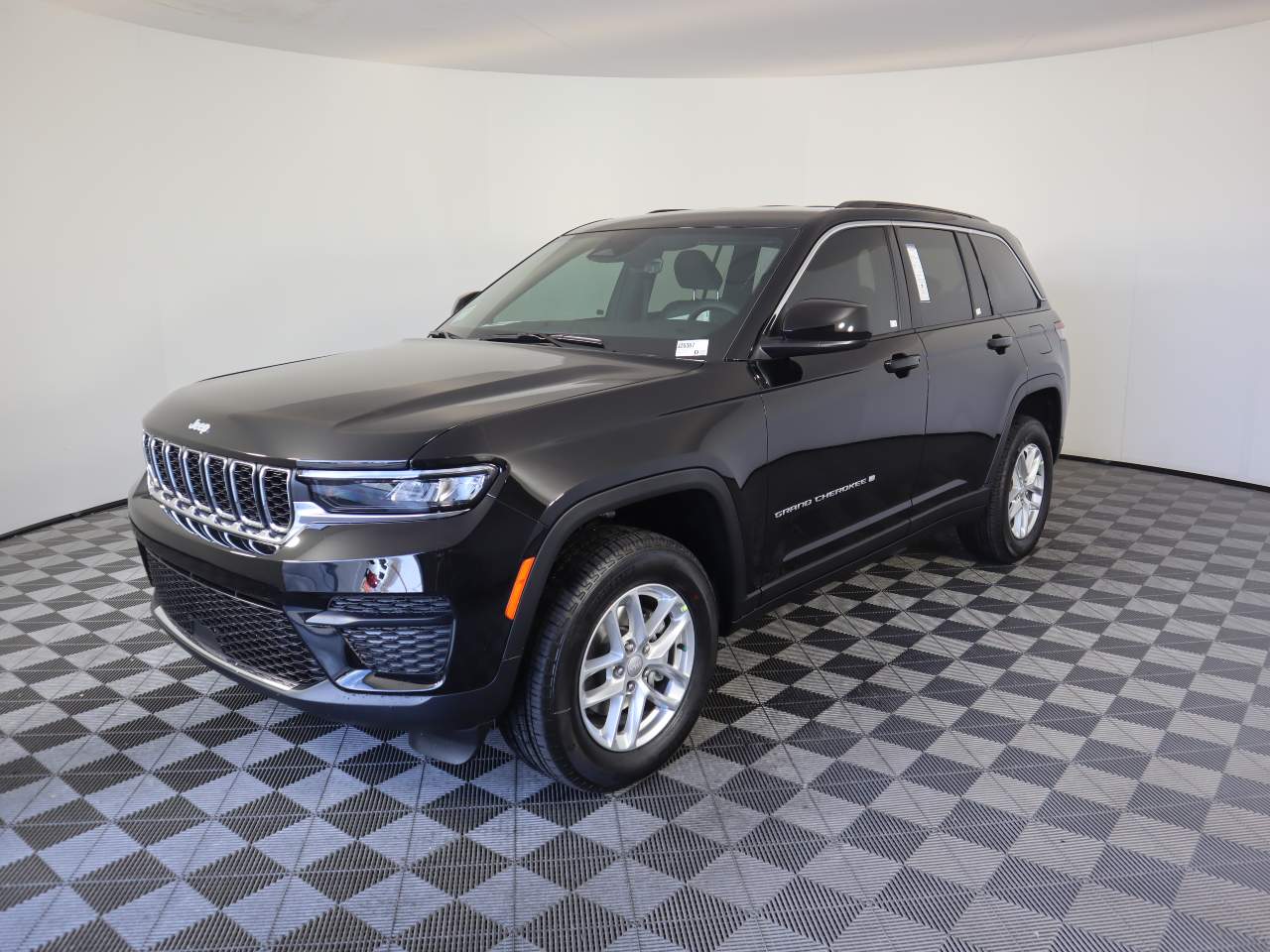 2026 Jeep Grand Cherokee Laredo 4x4's photo
