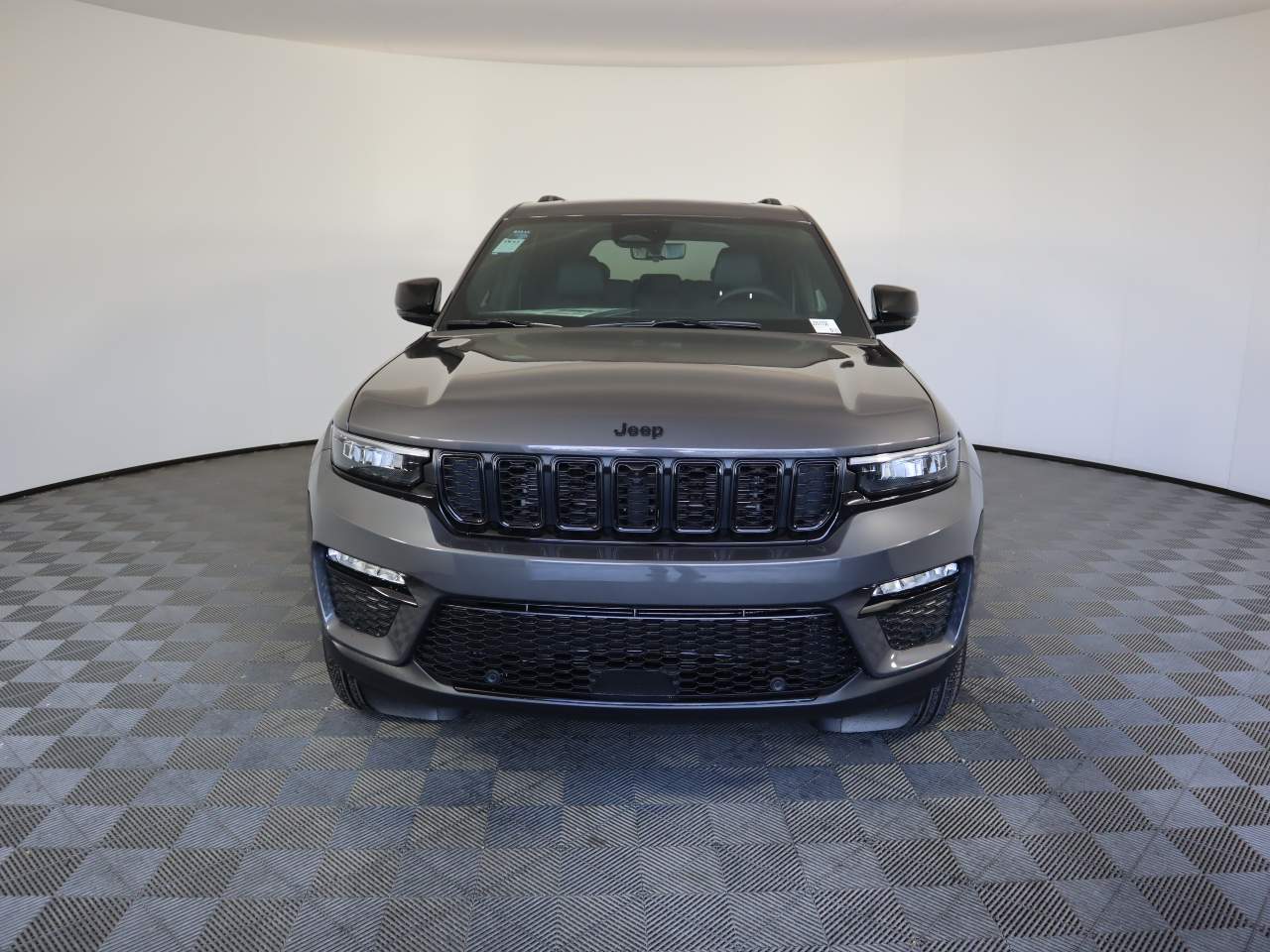 2025 Jeep Grand Cherokee Limited photo 3