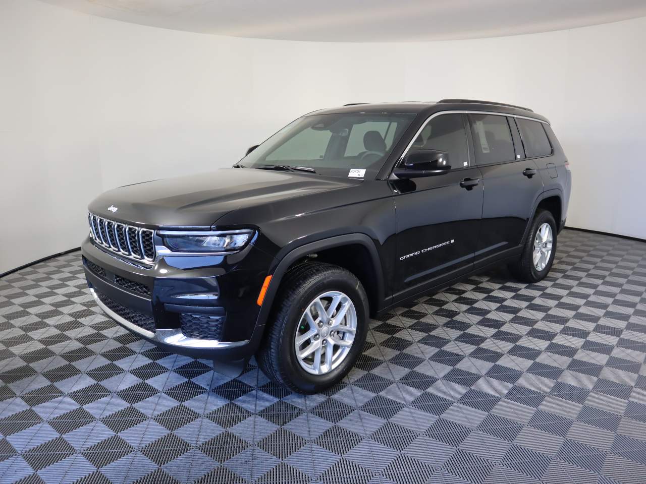 2025 Jeep Grand Cherokee L Laredo's photo