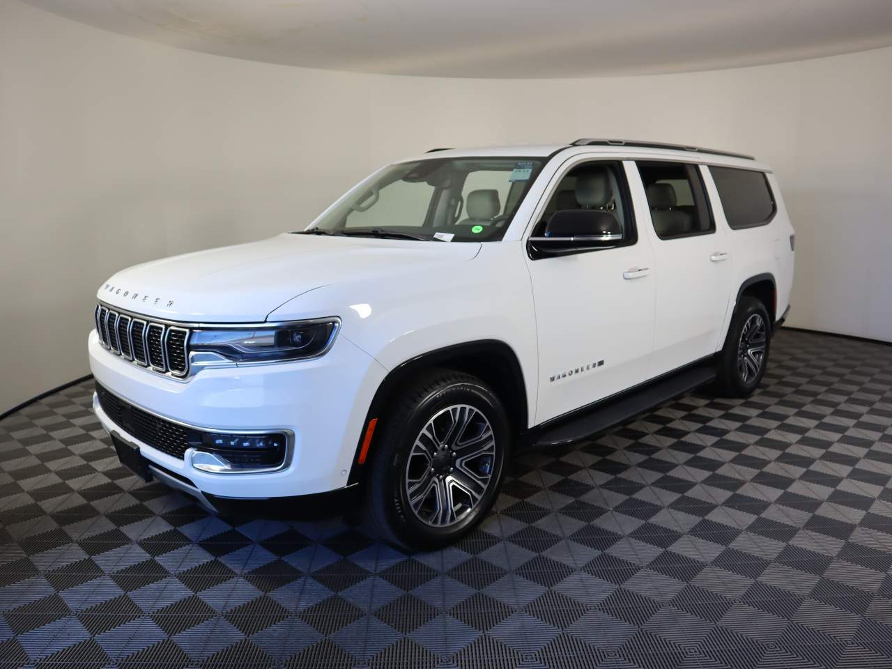 2024 Jeep Wagoneer L Series II's photo