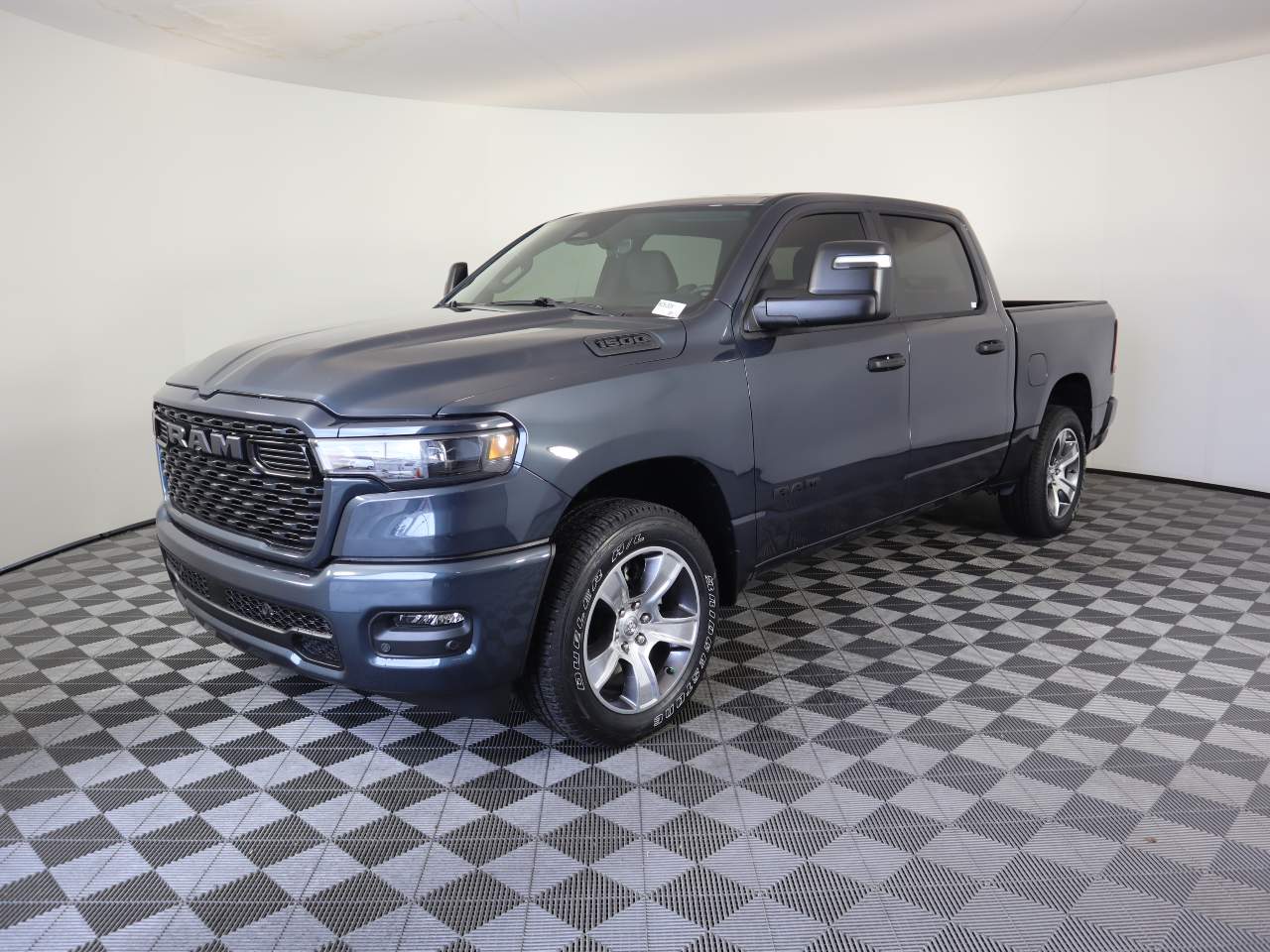 2026 Ram 1500 Crew Cab Express