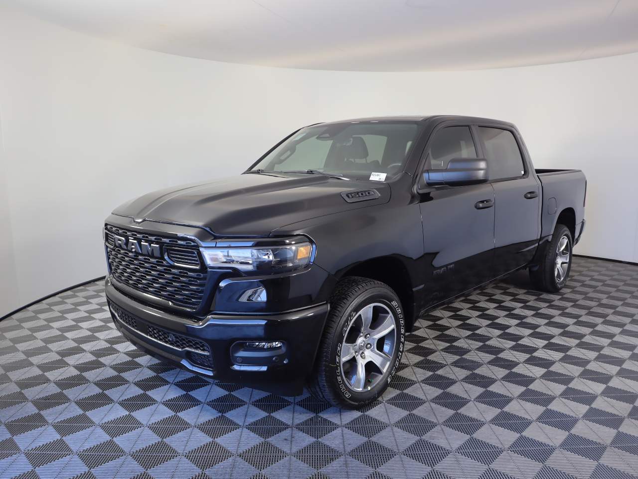 2025 Ram 1500 Crew Cab Tradesman