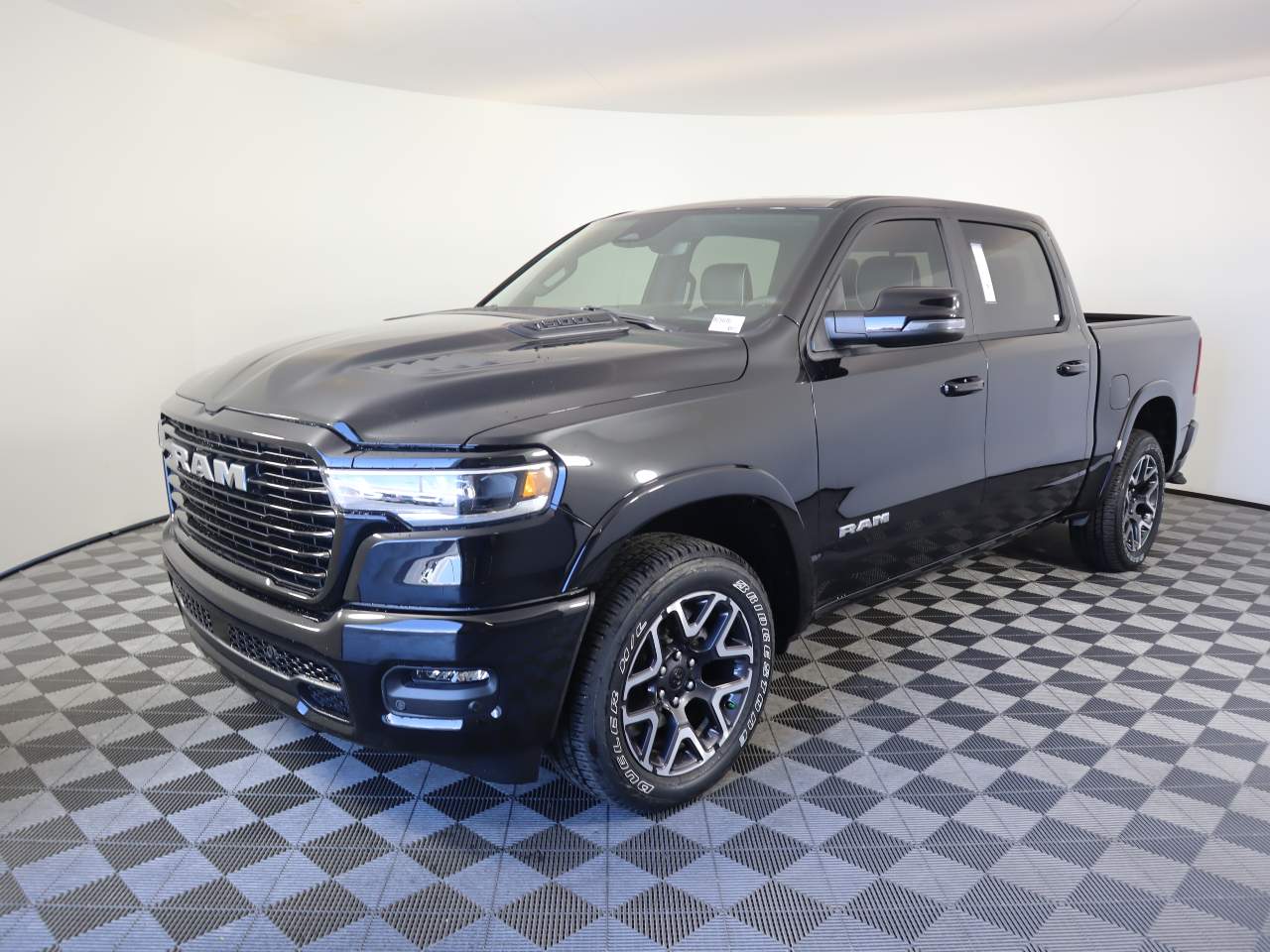2025 Ram 1500 Crew Cab Laramie