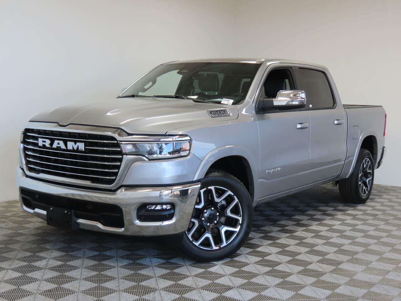 2025 RAM 1500 Laramie Crew Cab 4WD