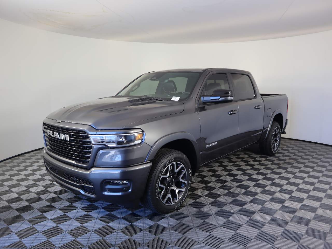 2026 Ram 1500 Crew Cab Laramie 8-Speed Automatic w/Manual Shift 4WD