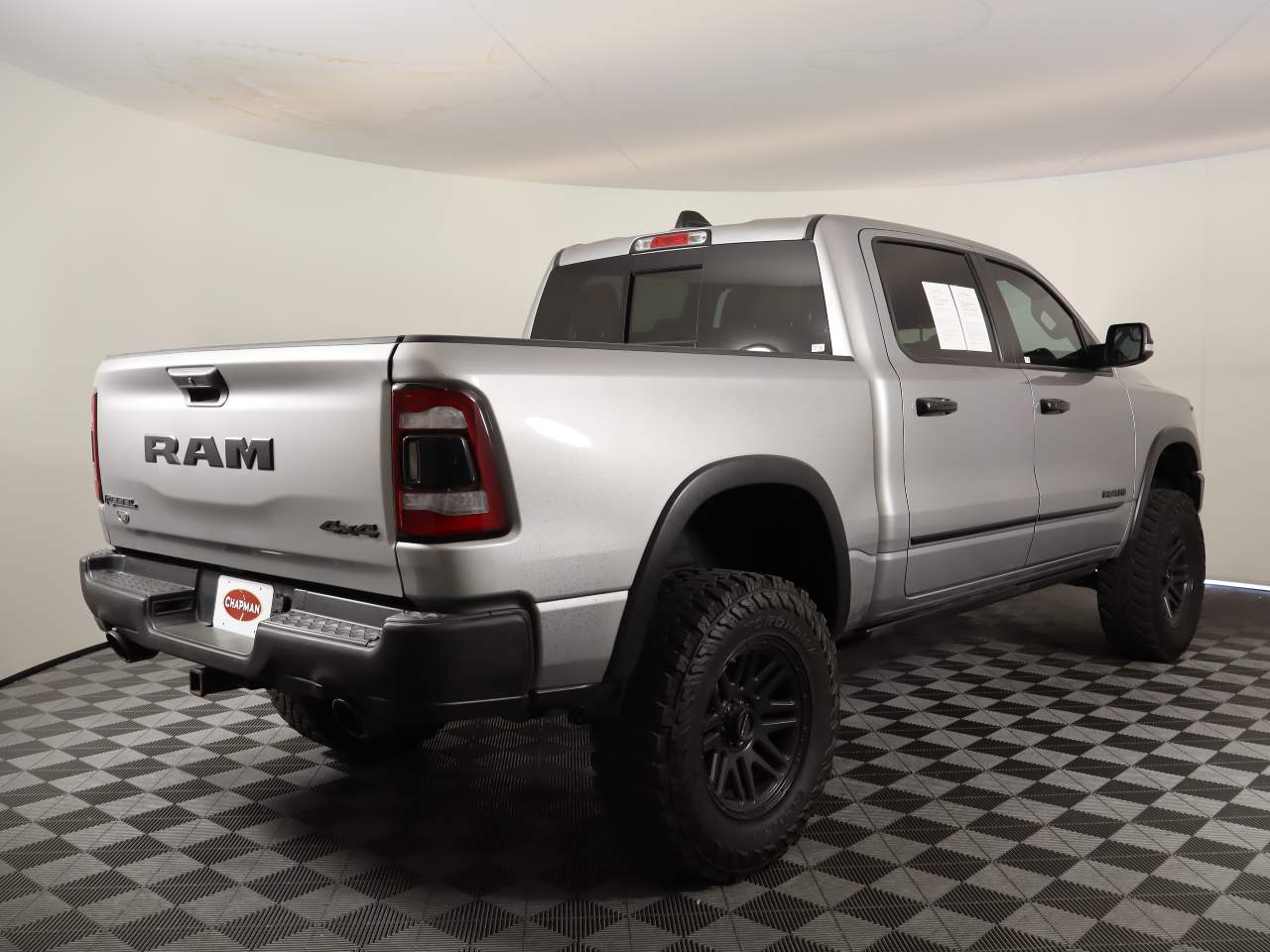 View vehicle photo 3