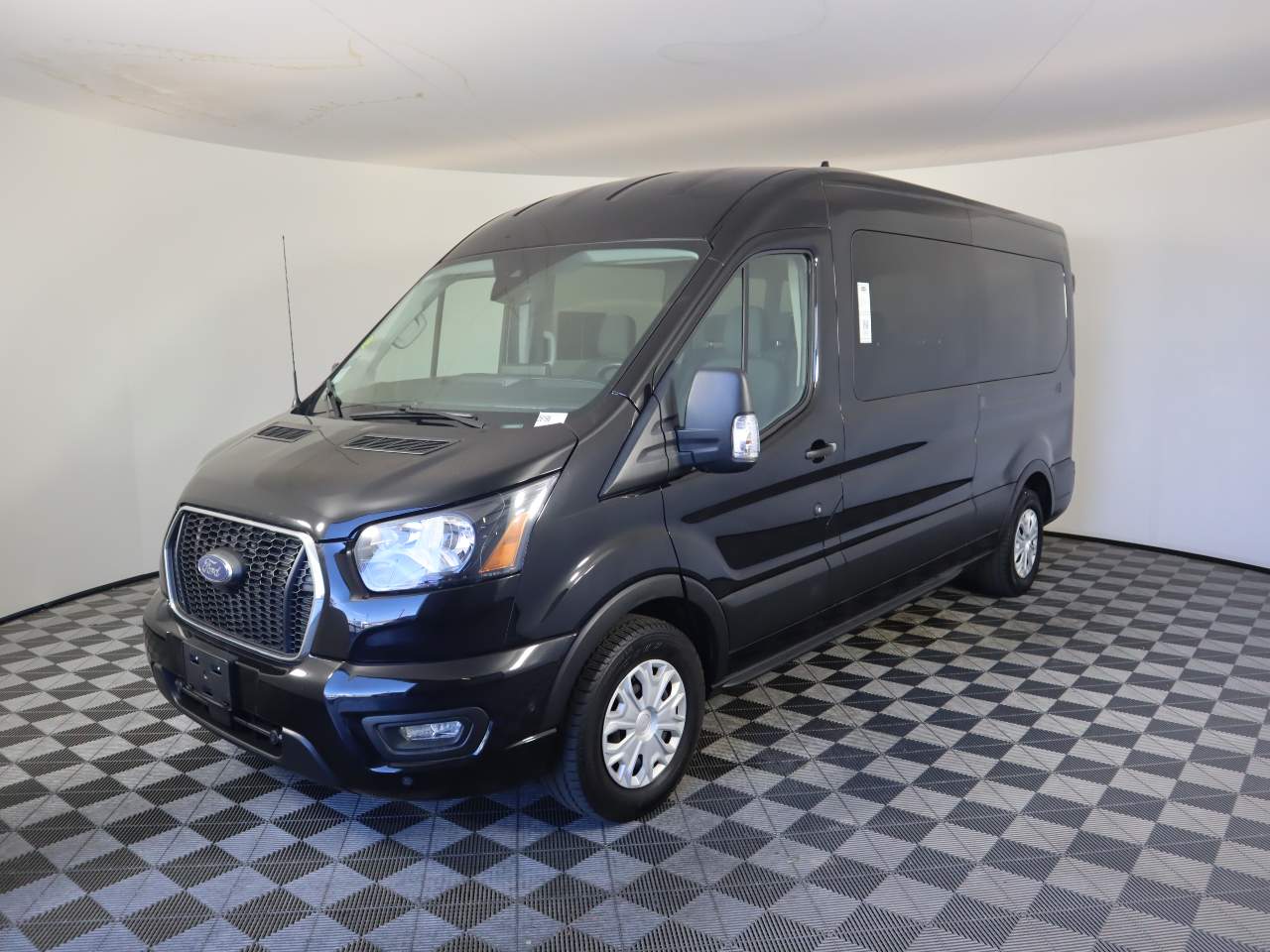 2025 Ford Transit Passenger 350 XLT Medium Roof LB RWD
