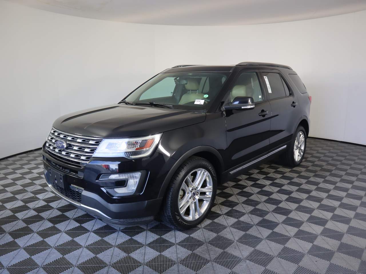 2017 Ford Explorer XLT 4WD's photo