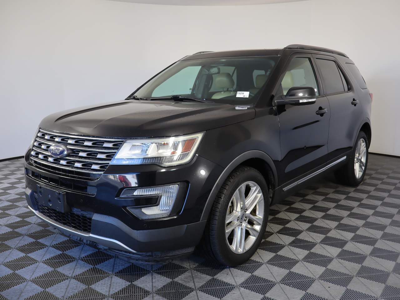 2017 Ford Explorer XLT 4WD's photo