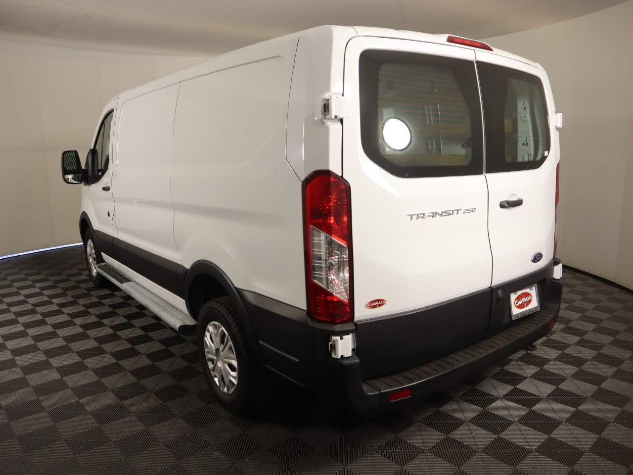 View vehicle photo 4