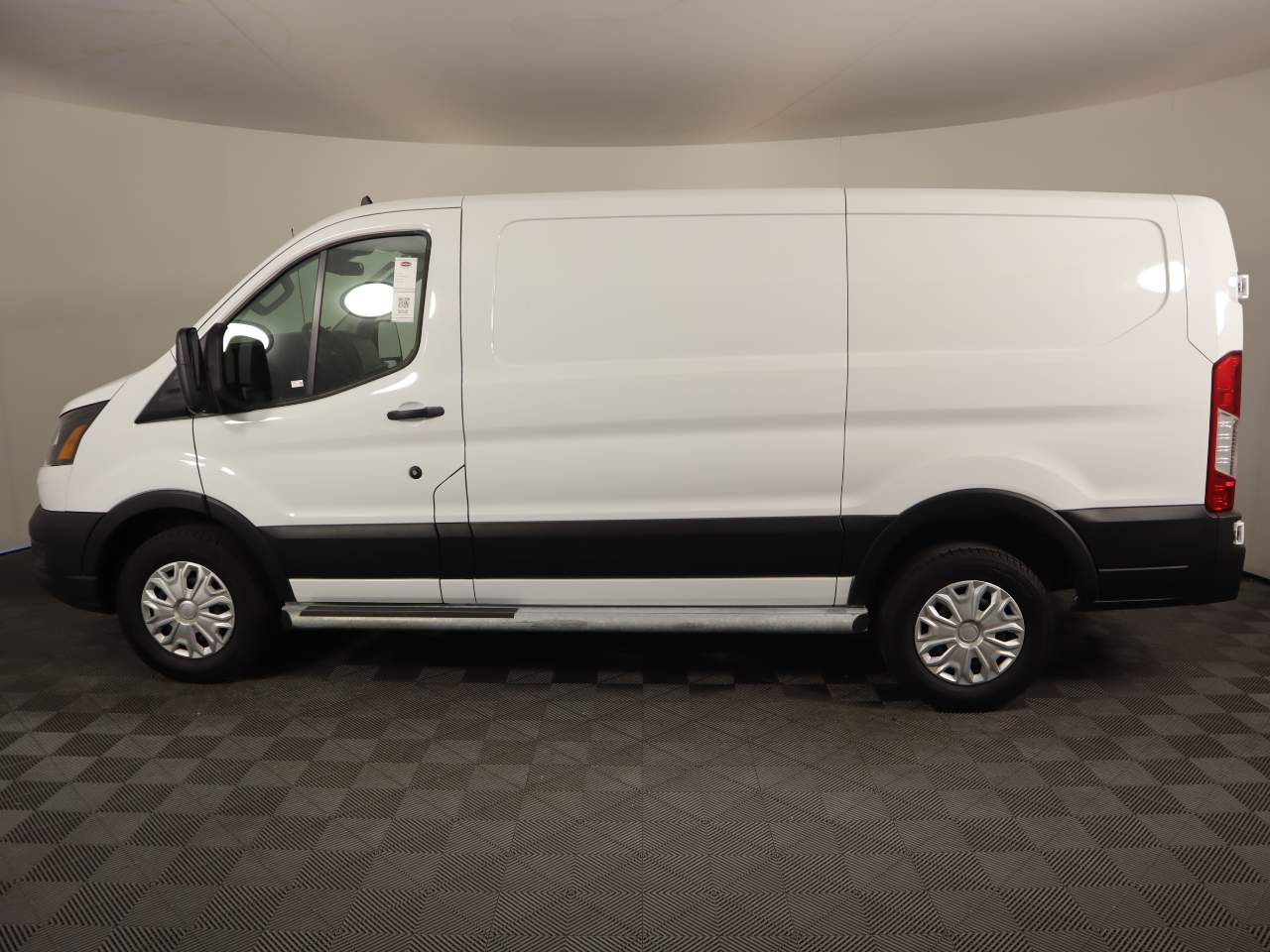 View vehicle photo 3