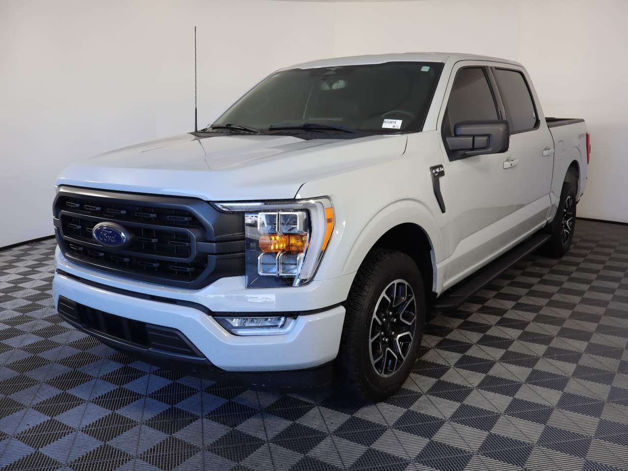 2023 Ford F-150 XLT Crew Cab