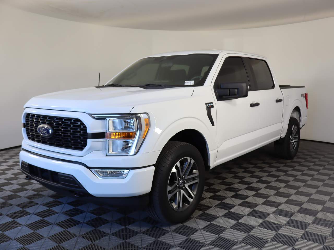 2022 Ford F-150 XL's photo