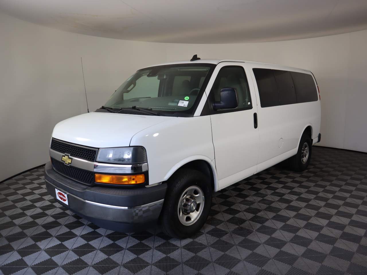 2019 Chevrolet Express Passenger LT's photo