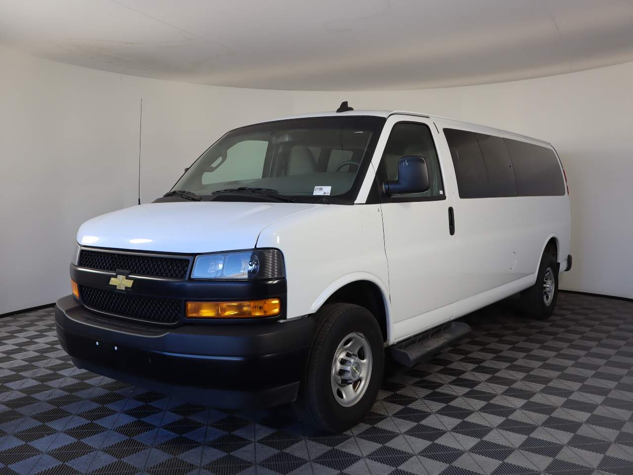 2023 Chevrolet Express Passenger LS's photo