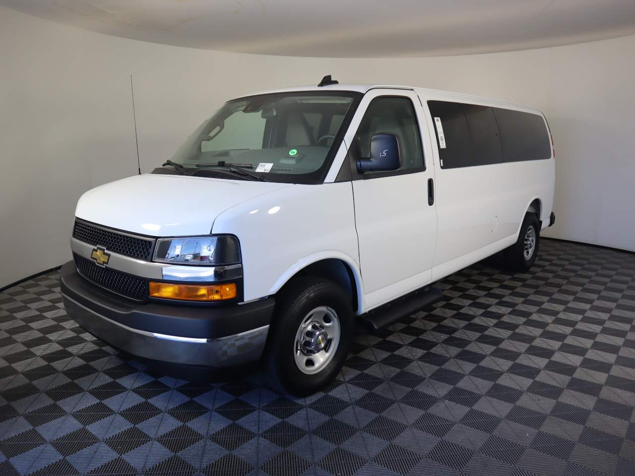 2025 Chevrolet Express 3500 LT Extended's photo