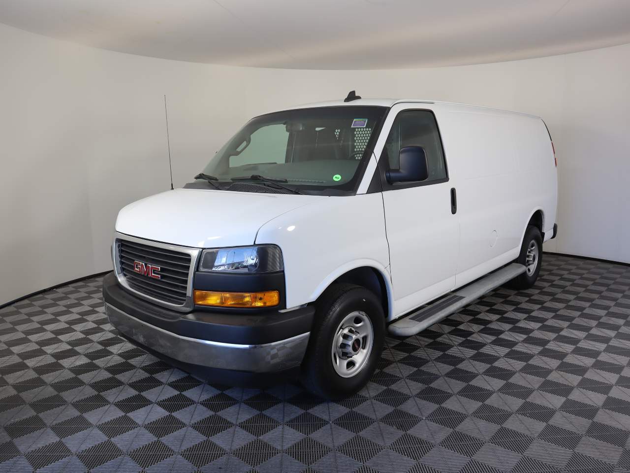 2022 GMC Savana 2500