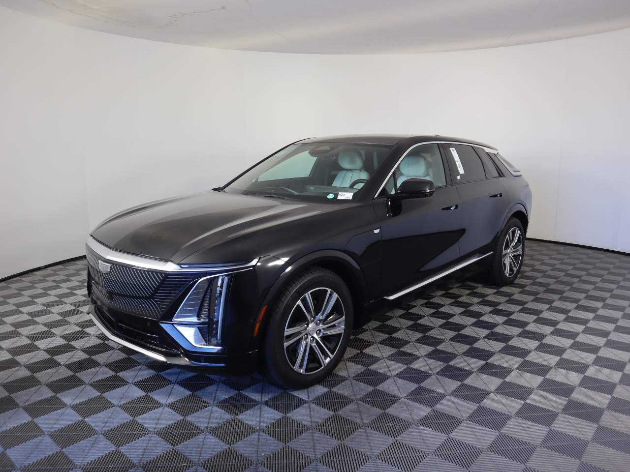 2024 Cadillac LYRIQ Luxury 1
