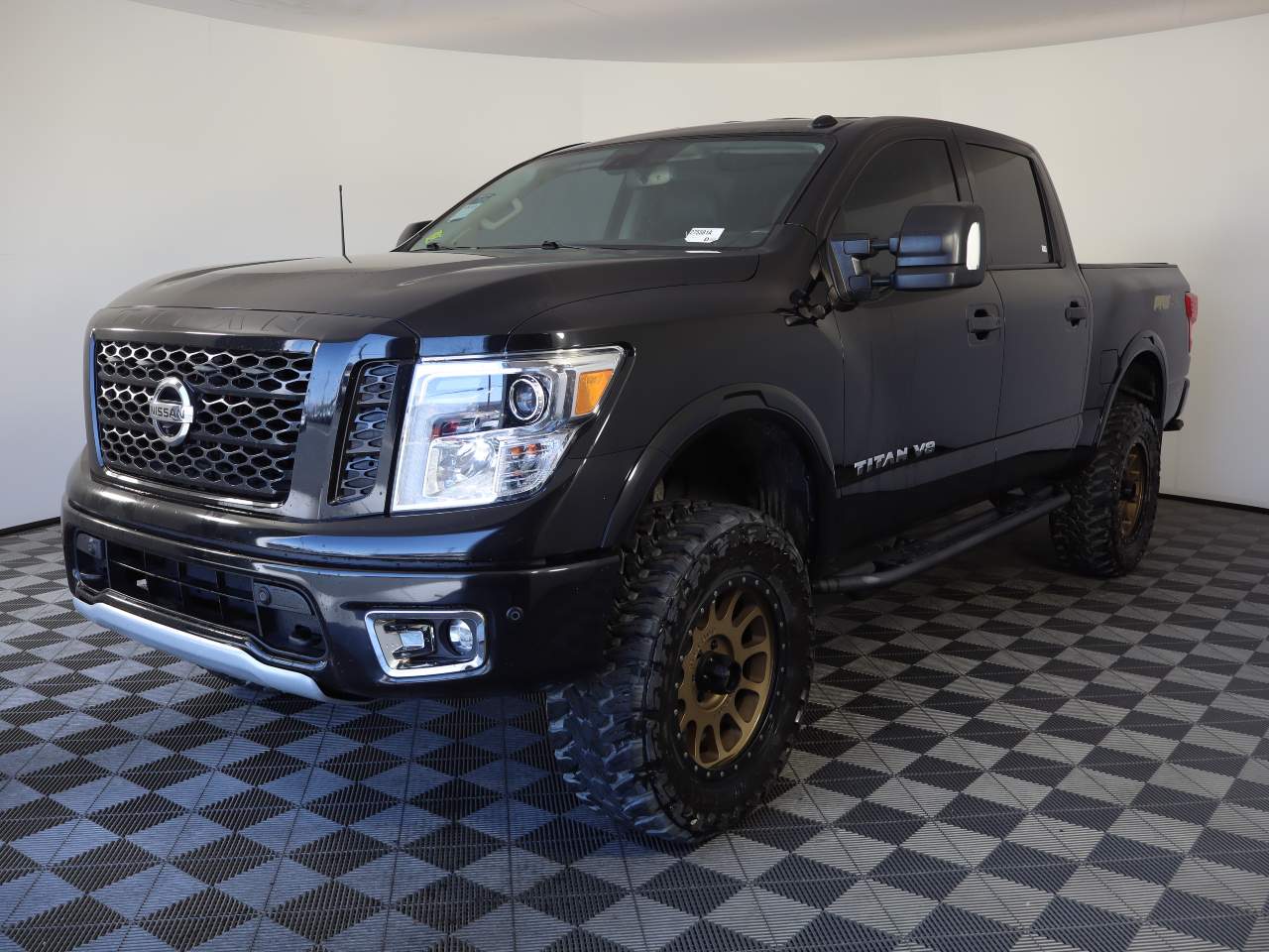 Gray (Magnetic Black) 2018 Nissan Titan PRO-4X Crew Cab 4WD Pickup Truck Four-Wheel Drive 7-Speed Automatic