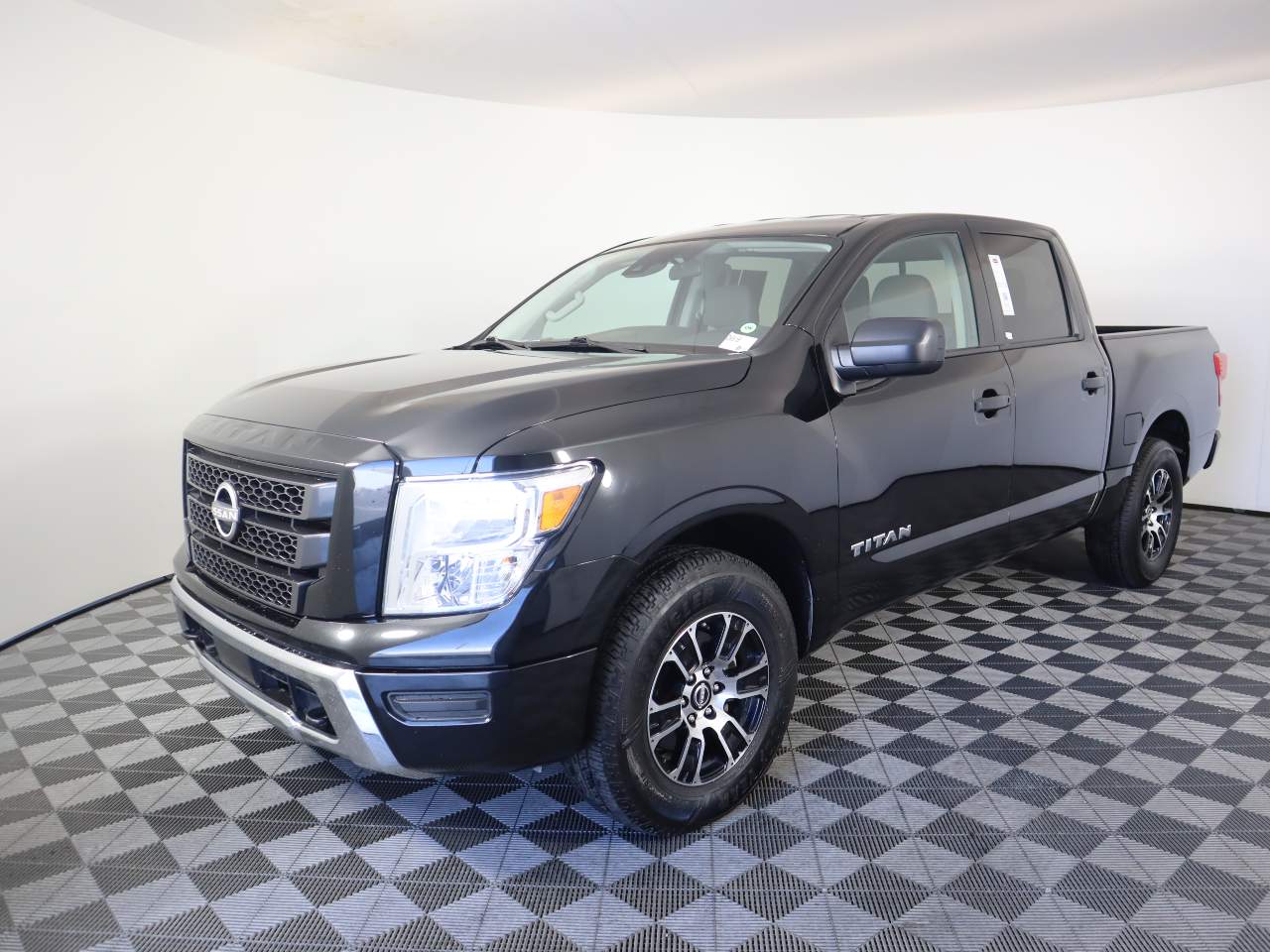 2023 Nissan Titan SV Crew Cab
