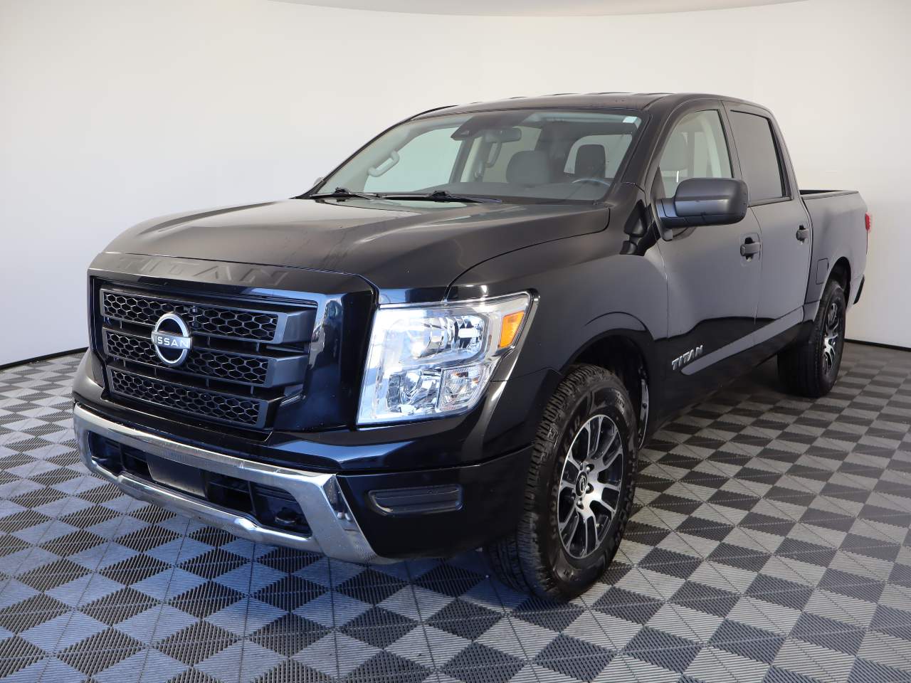 2023 Nissan Titan SV Crew Cab