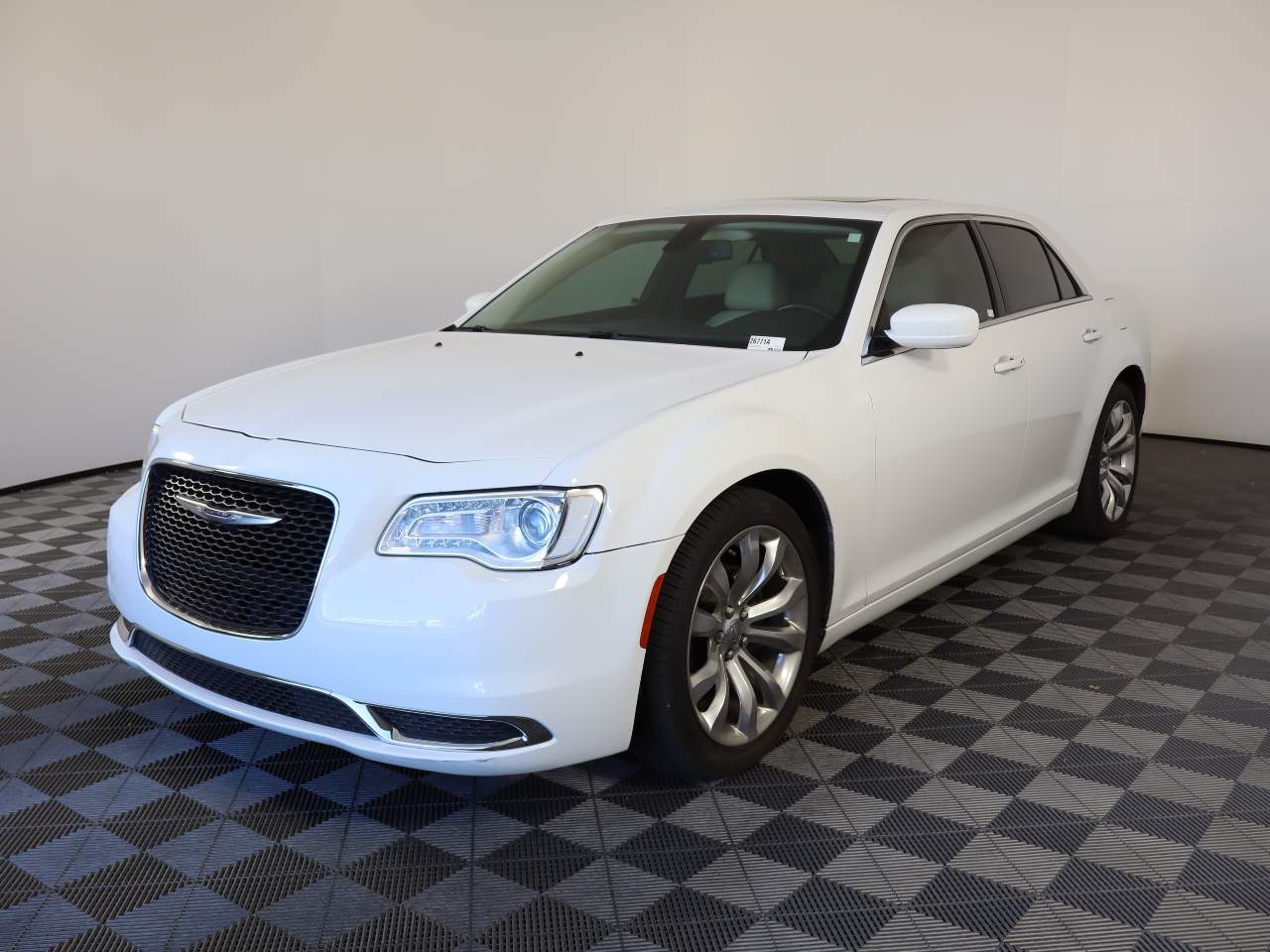 2019 Chrysler 300 Touring L