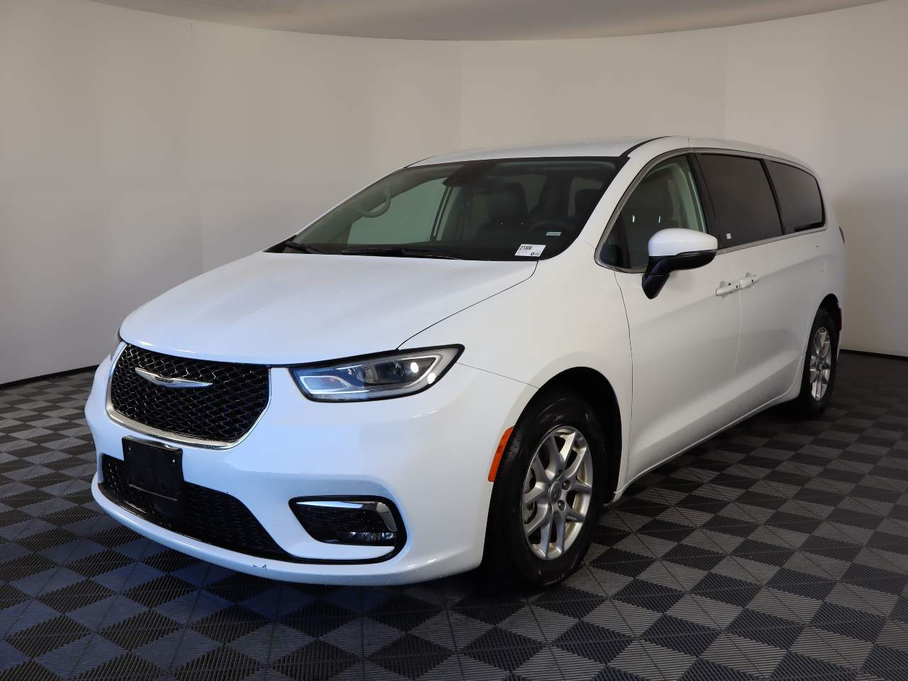 2023 Chrysler Pacifica Touring L's photo