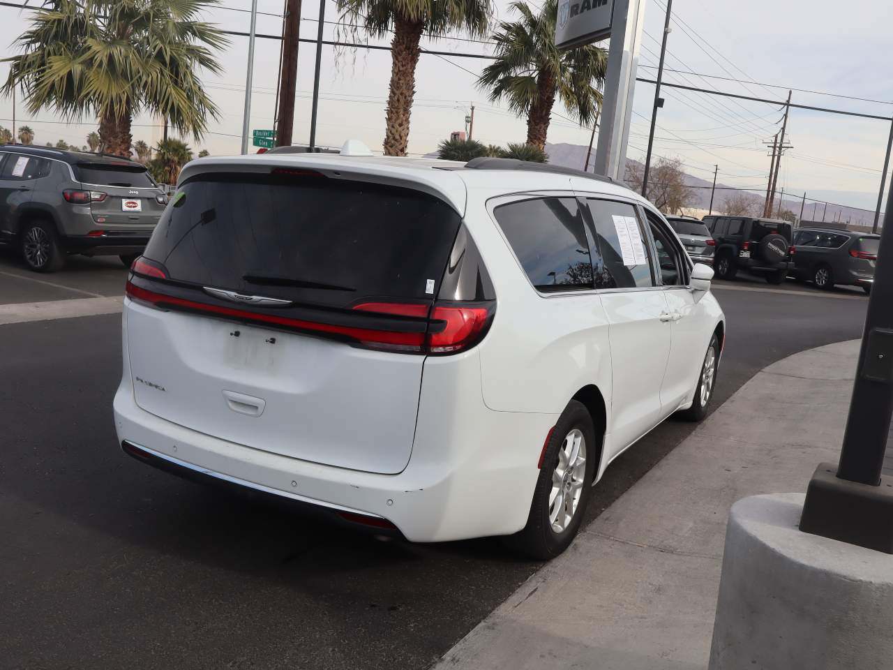 2022 Chrysler Pacifica Touring L