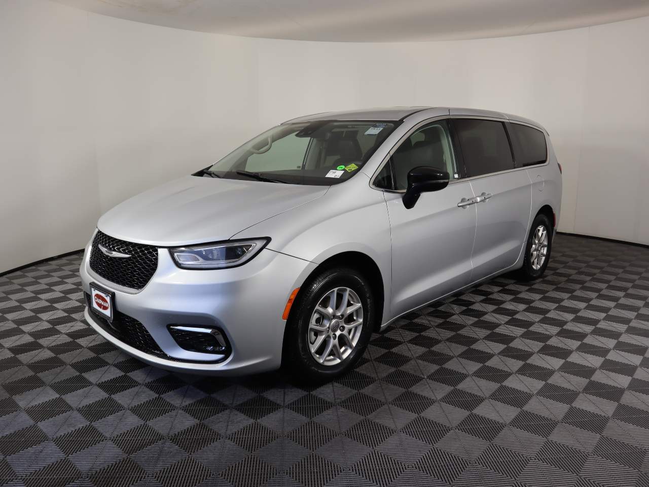 2024 Chrysler Pacifica Touring L's photo