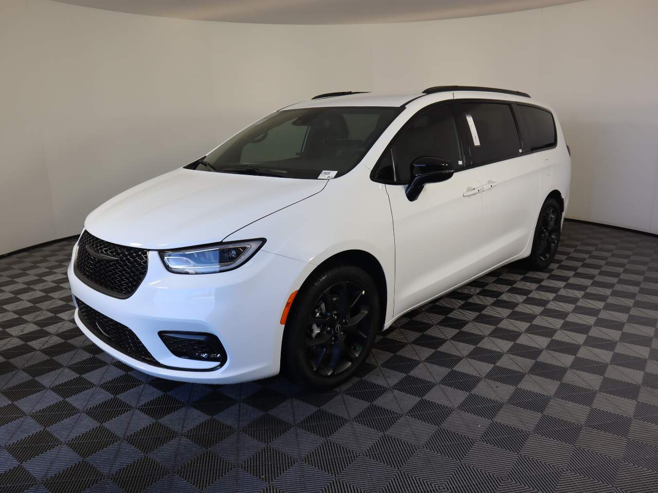 2026 Chrysler Pacifica Select's photo
