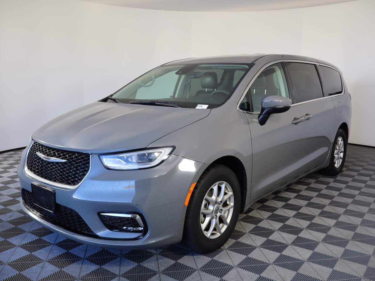 2023 Chrysler Pacifica Touring L's photo