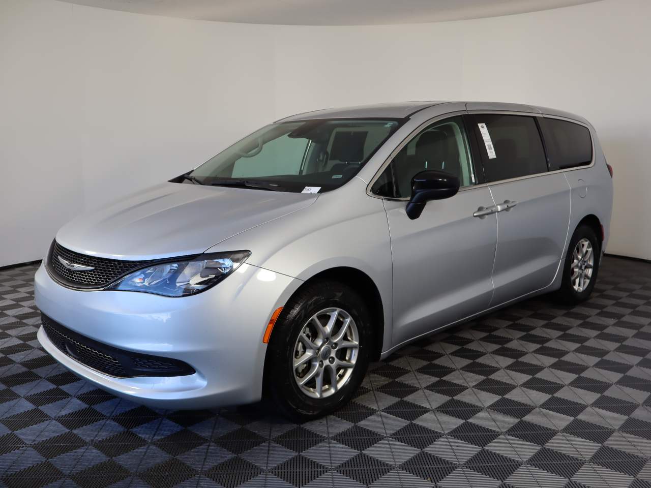 2024 Chrysler Voyager
