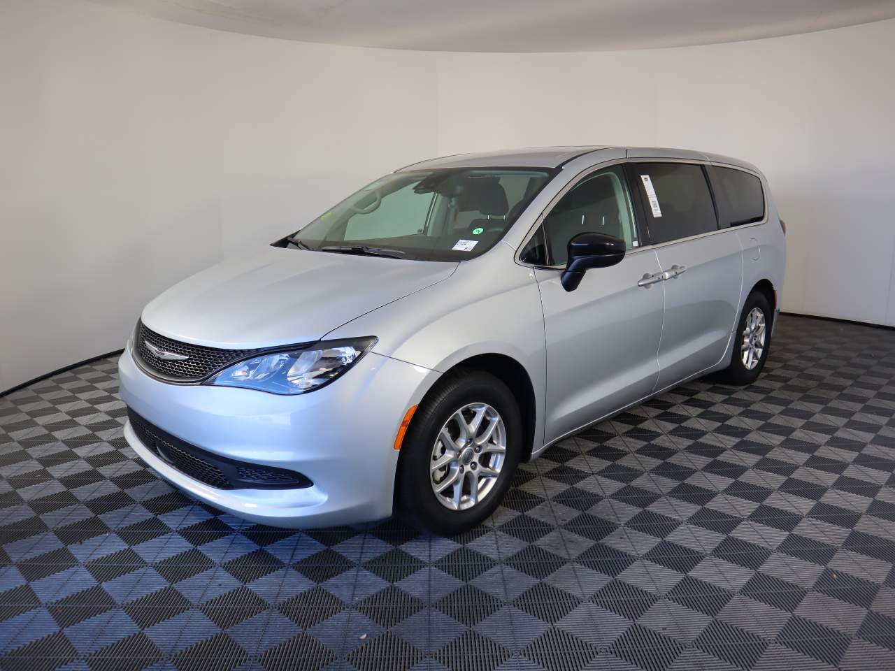 2024 Chrysler Voyager LX