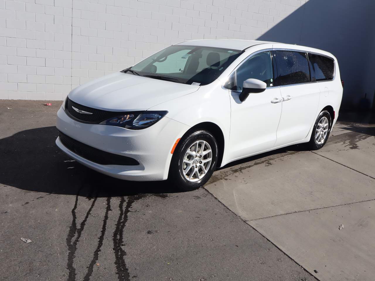 2022 Chrysler Voyager LX