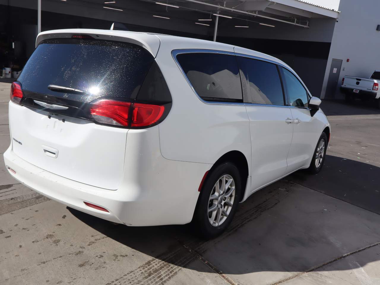 2022 Chrysler Voyager LX