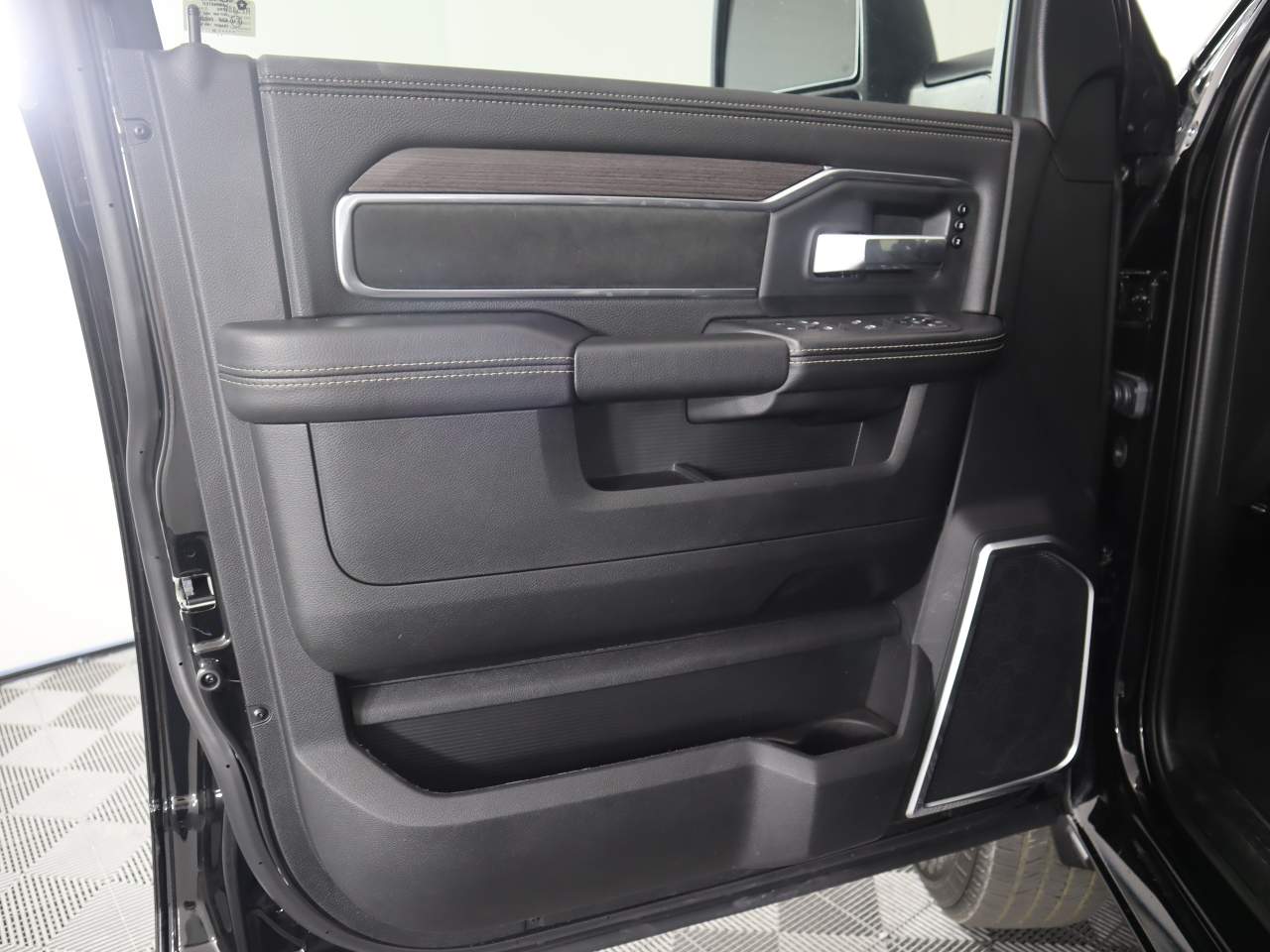 2025 RAM 3500 Laramie - Photo 7