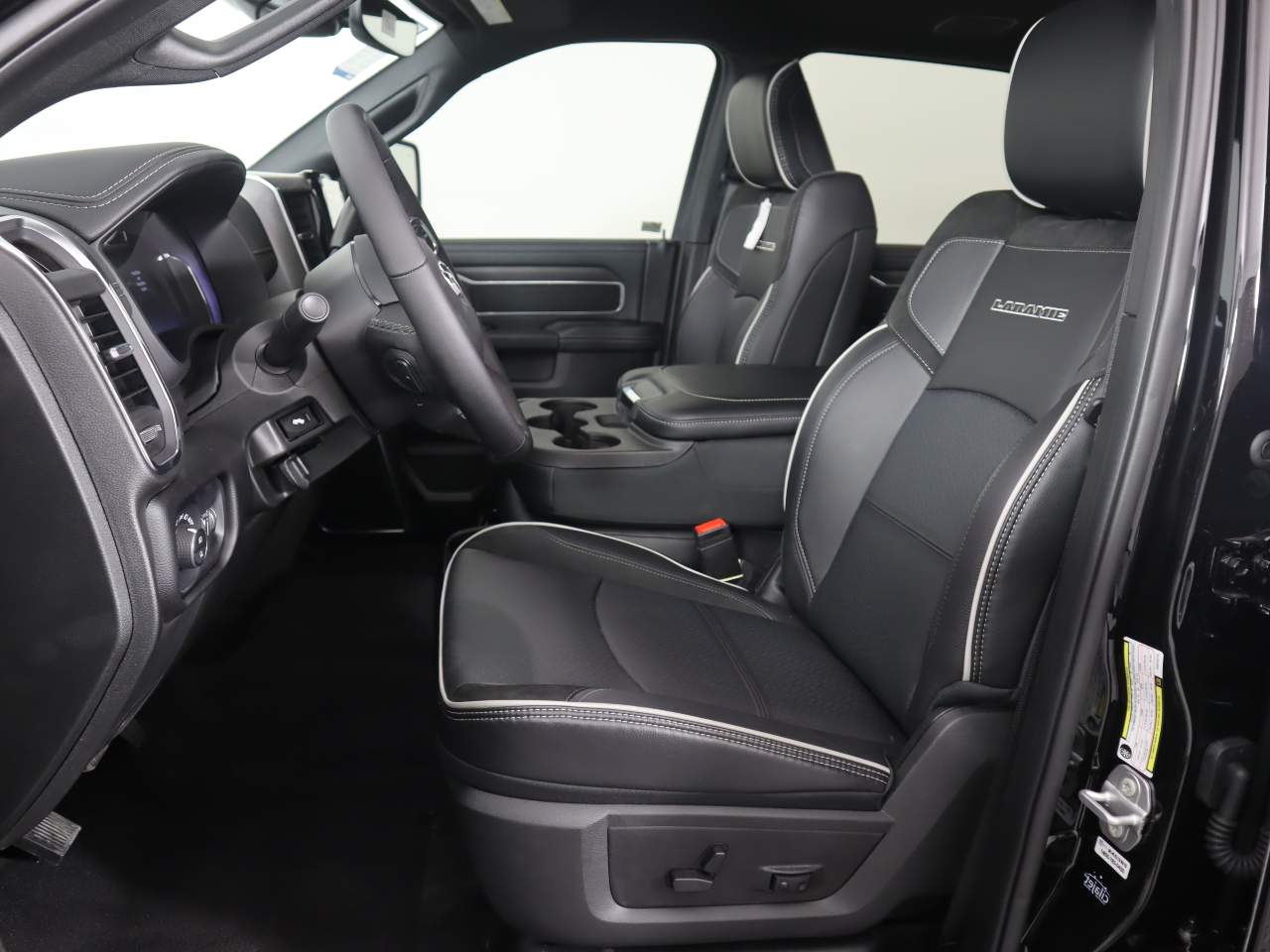 2025 RAM 3500 Laramie - Photo 9