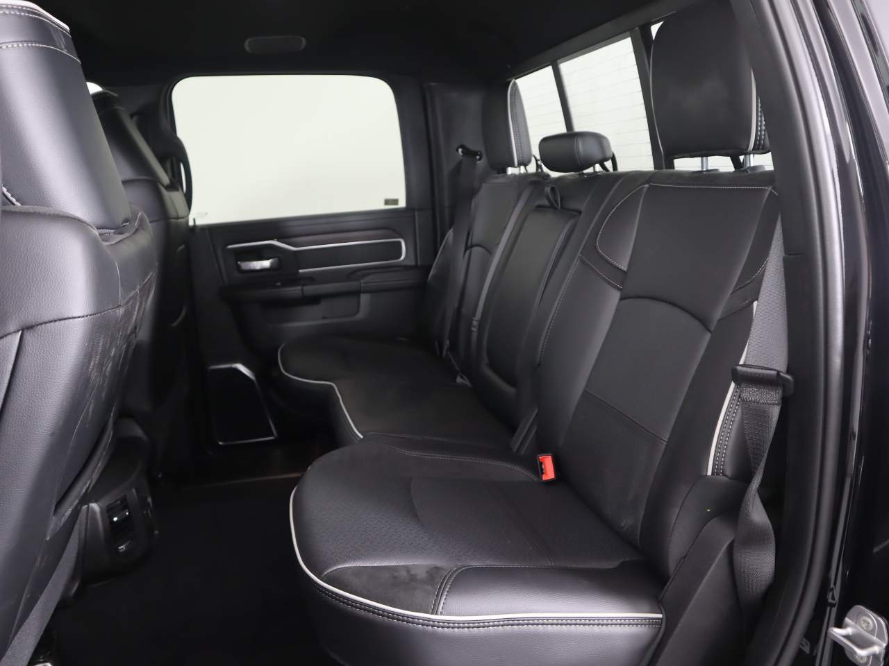 2025 RAM 3500 Laramie - Photo 10