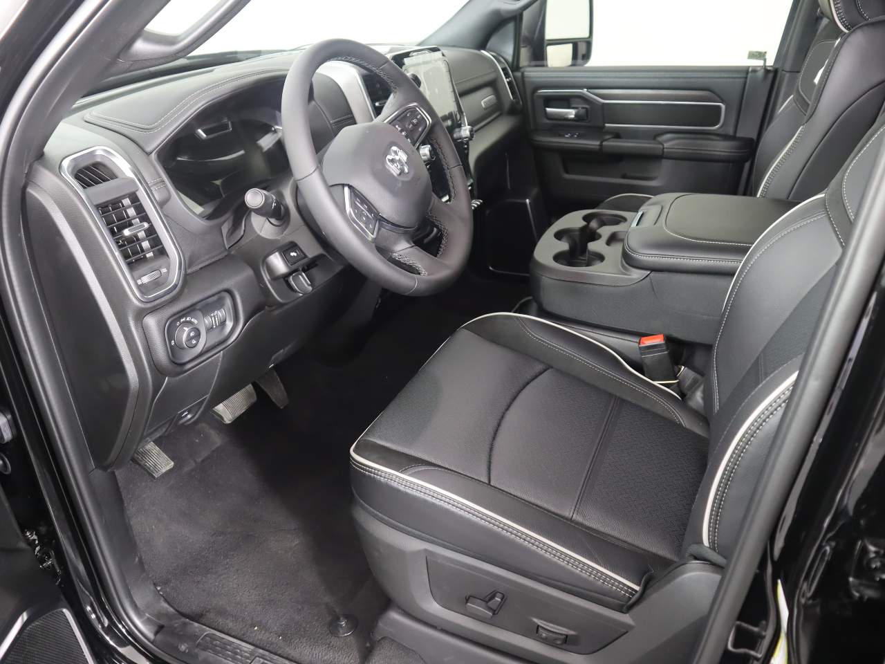 2025 RAM 3500 Laramie - Photo 8