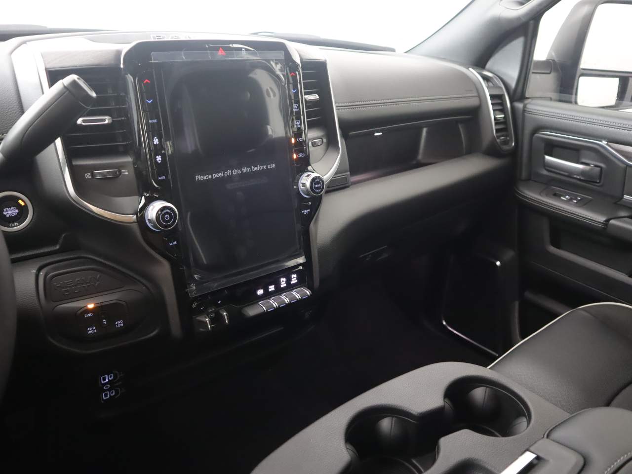 2025 RAM 3500 Laramie - Photo 14