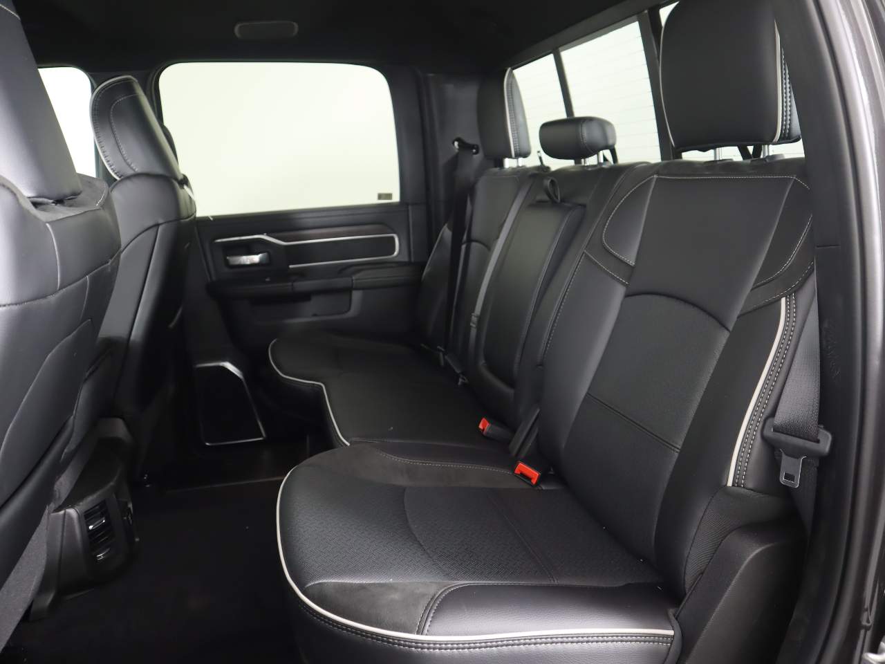 2025 RAM 3500 Laramie - Photo 10