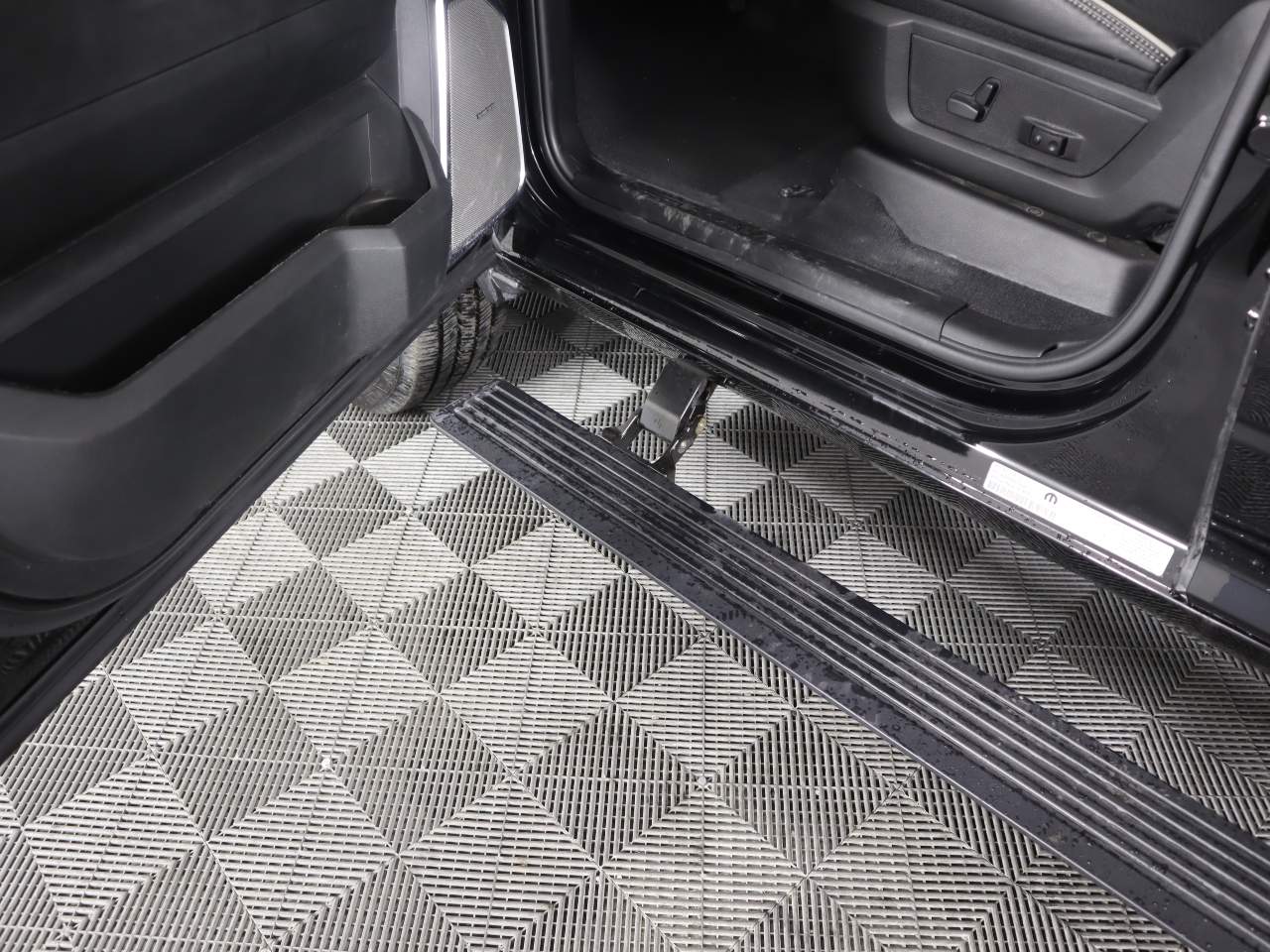 2025 RAM 2500 Laramie - Photo 8