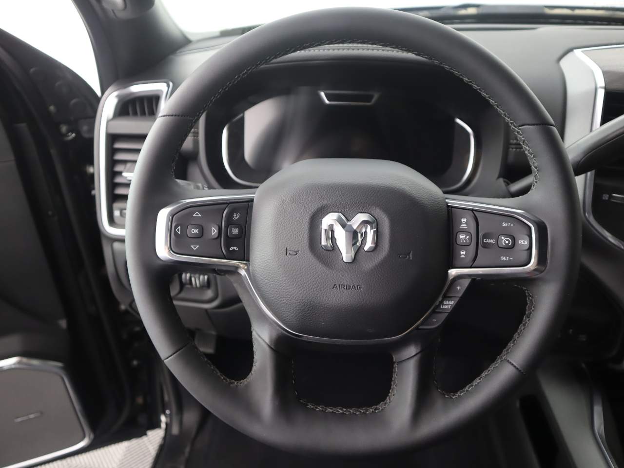 2025 RAM 2500 Laramie - Photo 14