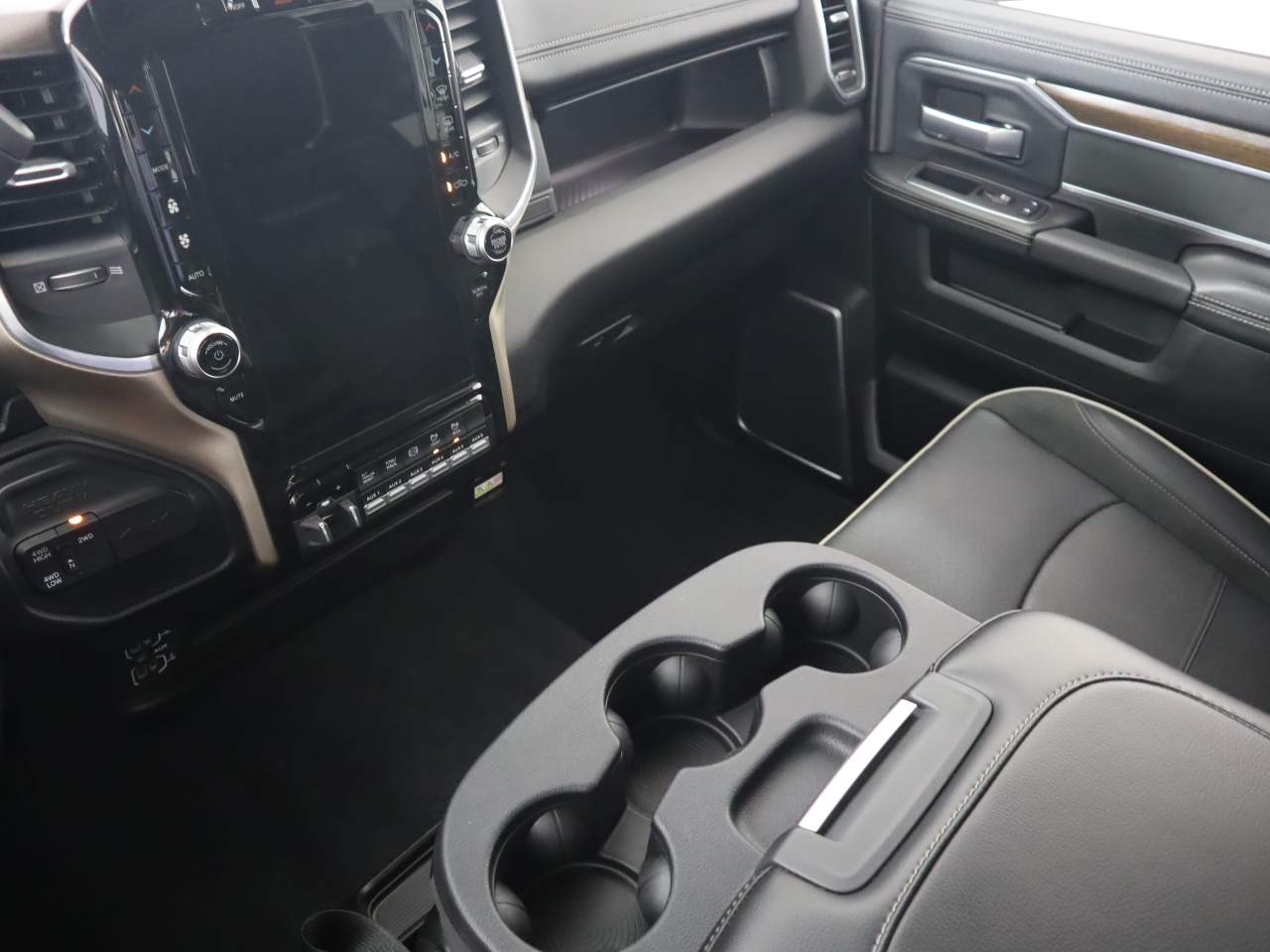 2024 RAM Ram 3500 Pickup Laramie - Photo 15