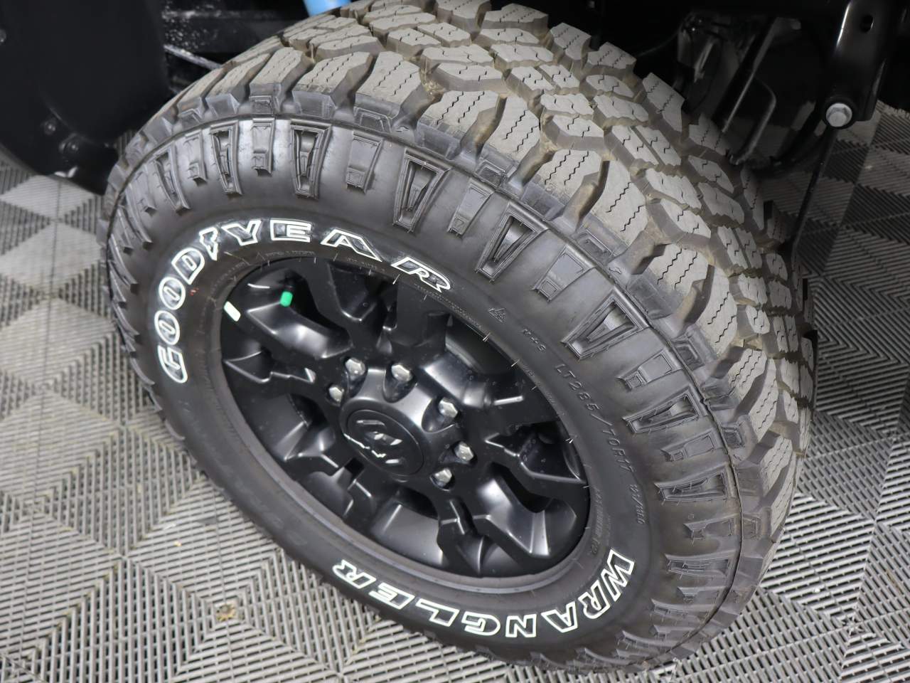 View vehicle photo 6