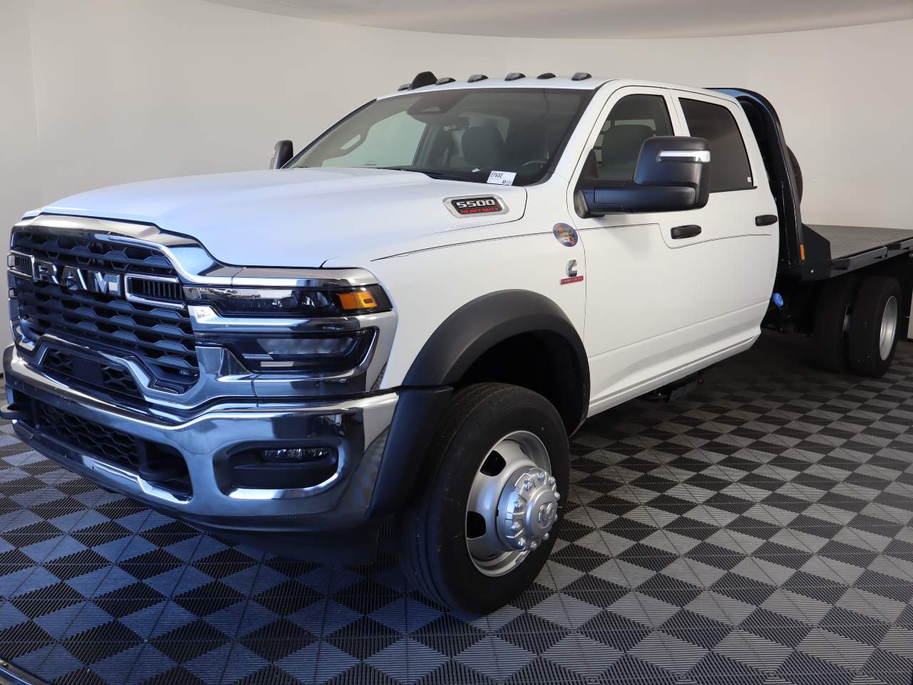 2025 Ram 5500 Chassis Cab TRADESMAN CREW CAB 84"C/A 4X4